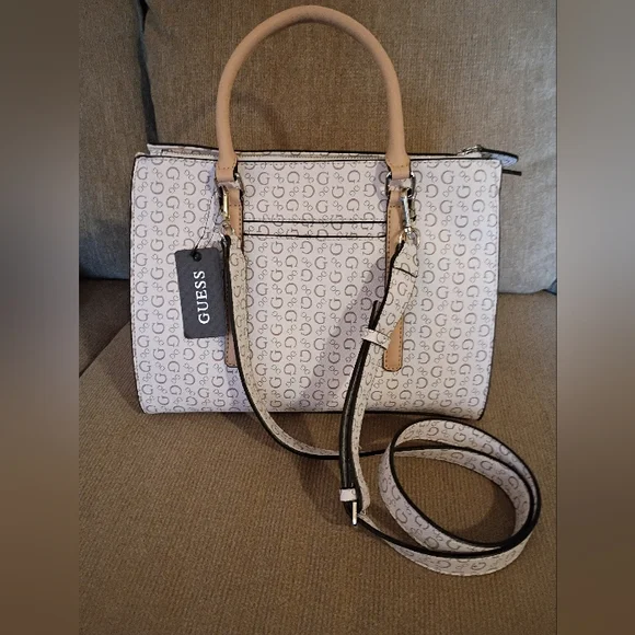 GUESS Handbag NWT Sacrifice Sale!! - Picture 2 of 9